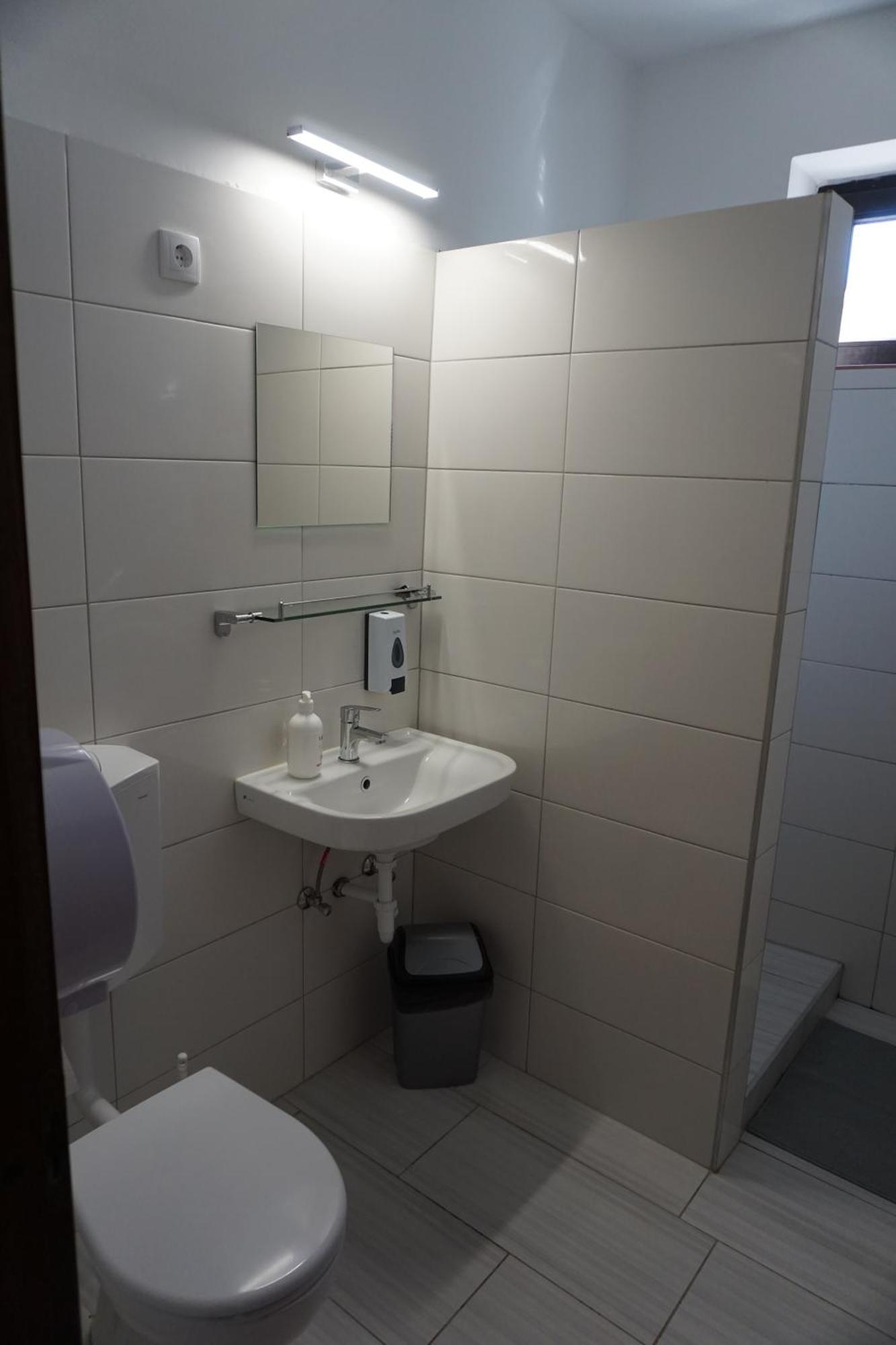 Majus 1 Vendeghaz - Torony Hotel ภายนอก รูปภาพ